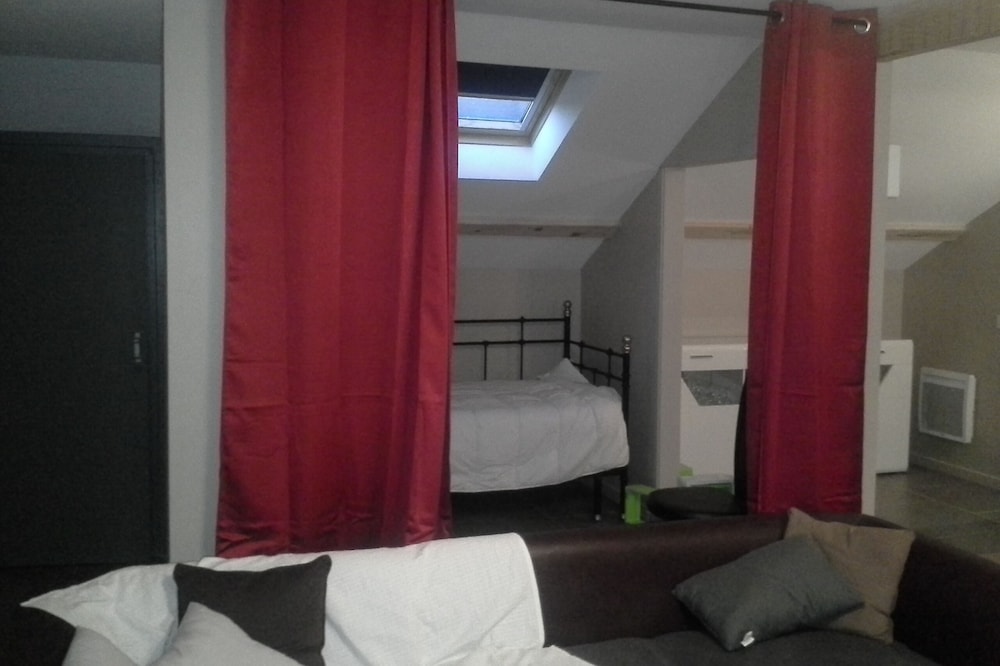 Large apartment 66M2, 2 minutes from downtown spa casino near the slopes