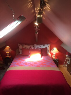 4 habitaciones, tabla de planchar con plancha, wifi y ropa de cama