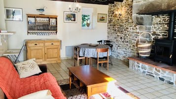 Fernseher, Kamin, BĂŒcher