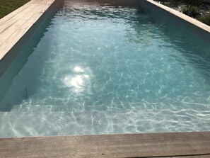 Een verwarmd zwembad