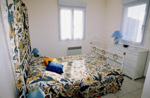 2 Schlafzimmer, Bügeleisen/Bügelbrett