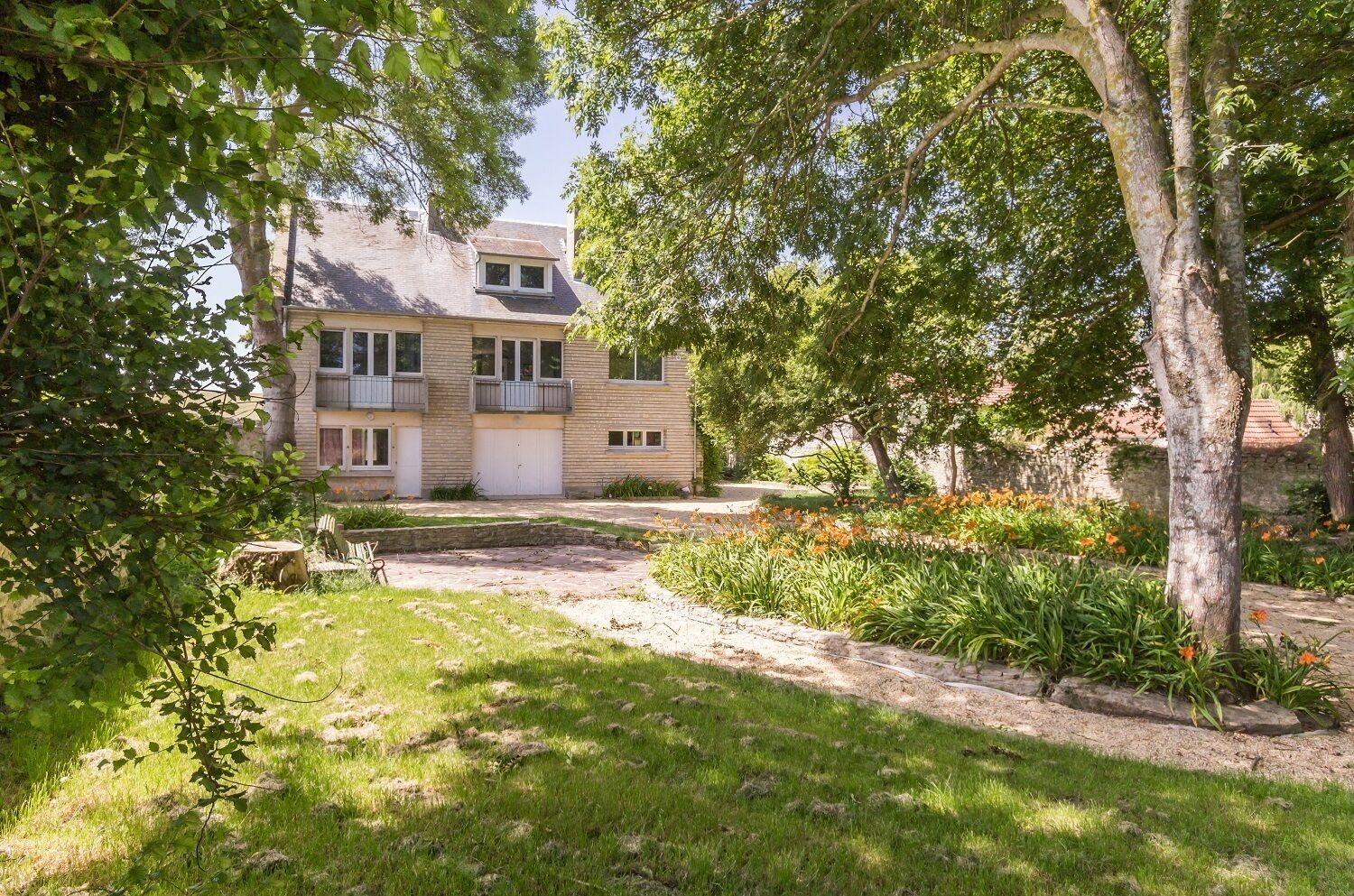 Beautiful house with sea view and fireplace