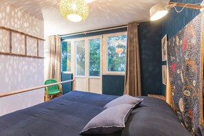 4 bedrooms, desk, blackout drapes, iron/ironing board - Beautiful house with sea view and fireplace (Ver-sur-Mer)