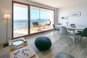 Dining - Exceptional villa overlooking the sea: 180° view of the islands (Trélévern)