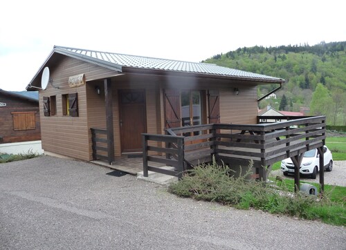 Chalet am Fuße des elsässischen Ballons in der Nähe von Geschäften, während es ruhig ist
