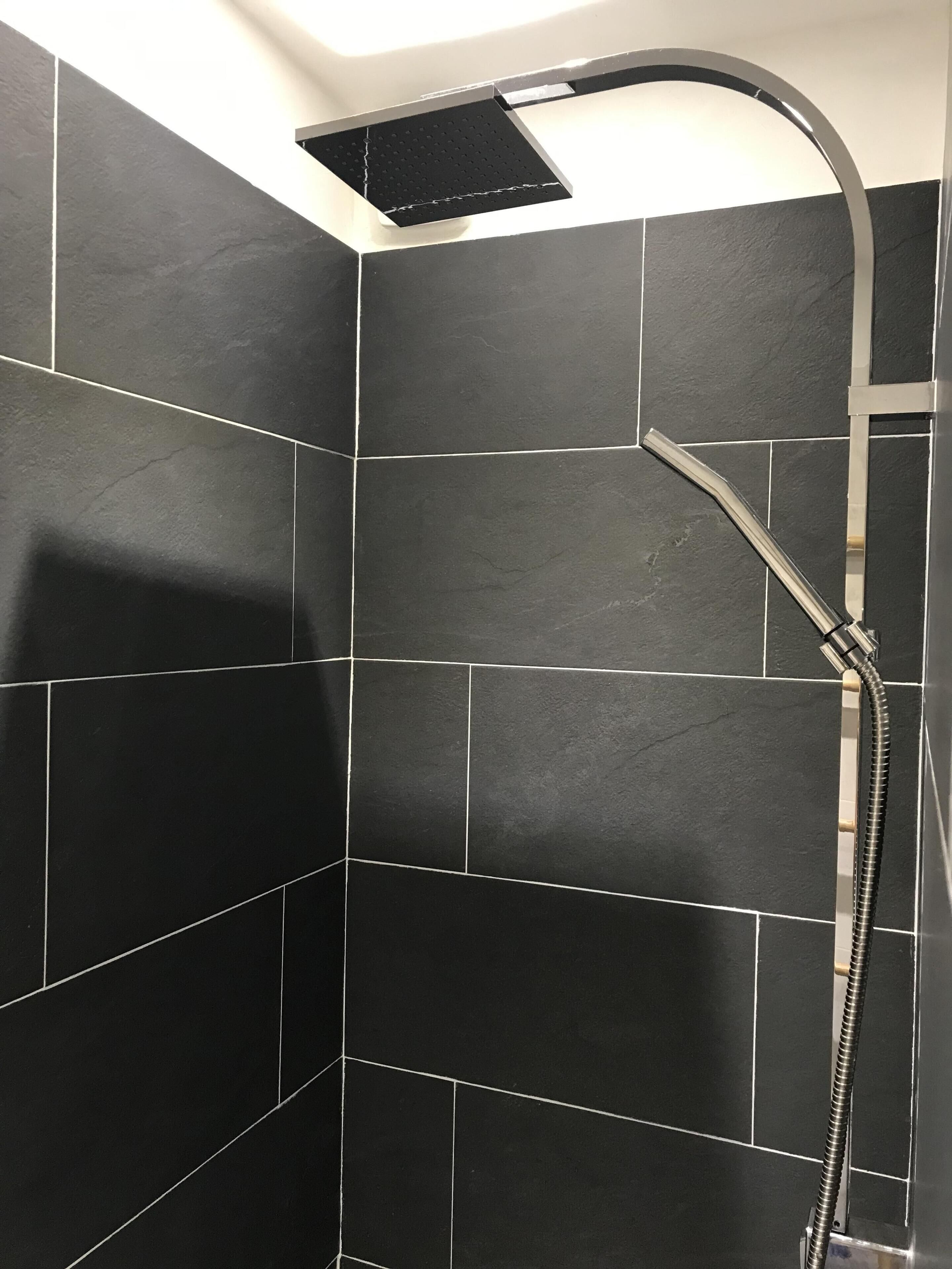 Dusche, Haartrockner, Toilettenpapier