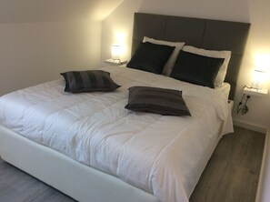3 habitaciones, tabla de planchar con plancha, wifi y ropa de cama 