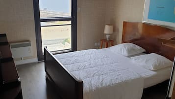 2 slaapkamers, een strijkplank/strijkijzer, internet