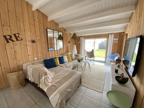 4 bedrooms, iron/ironing board, free WiFi, wheelchair access