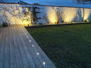 Property grounds - Bright house near the sea. Lovely decor, large enclosed garden.  Car parking (Saint-Clément-Des-Baleines)