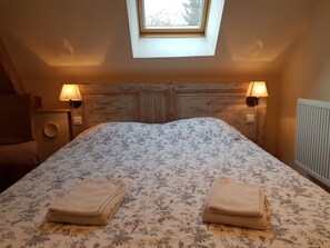 4 bedrooms, iron/ironing board, WiFi