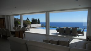 Dining - Architect- villa, heated infinity pool, stunning 360° sea/mountain view, WIFI (Tamariu)