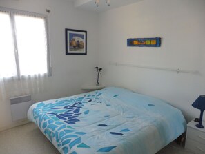 4 bedrooms, iron/ironing board, free WiFi, bed sheets