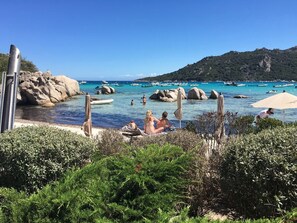 Plage à proximité, chaise longue