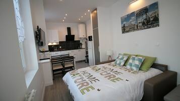 Iron/ironing board, WiFi, bed sheets