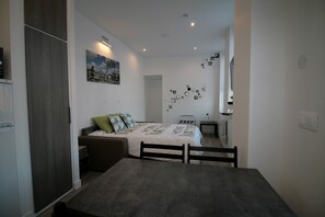 1 chambre, fer et planche à repasser, Wi-Fi, draps fournis