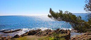 Beach nearby - Les Issambres Space and calm, sea view and garrigue view...  (Roquebrune-Sur-Argens)