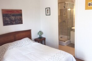 3 bedrooms, iron/ironing board, travel cot, free WiFi - Les Issambres Space and calm, sea view and garrigue view...  (Roquebrune-Sur-Argens)
