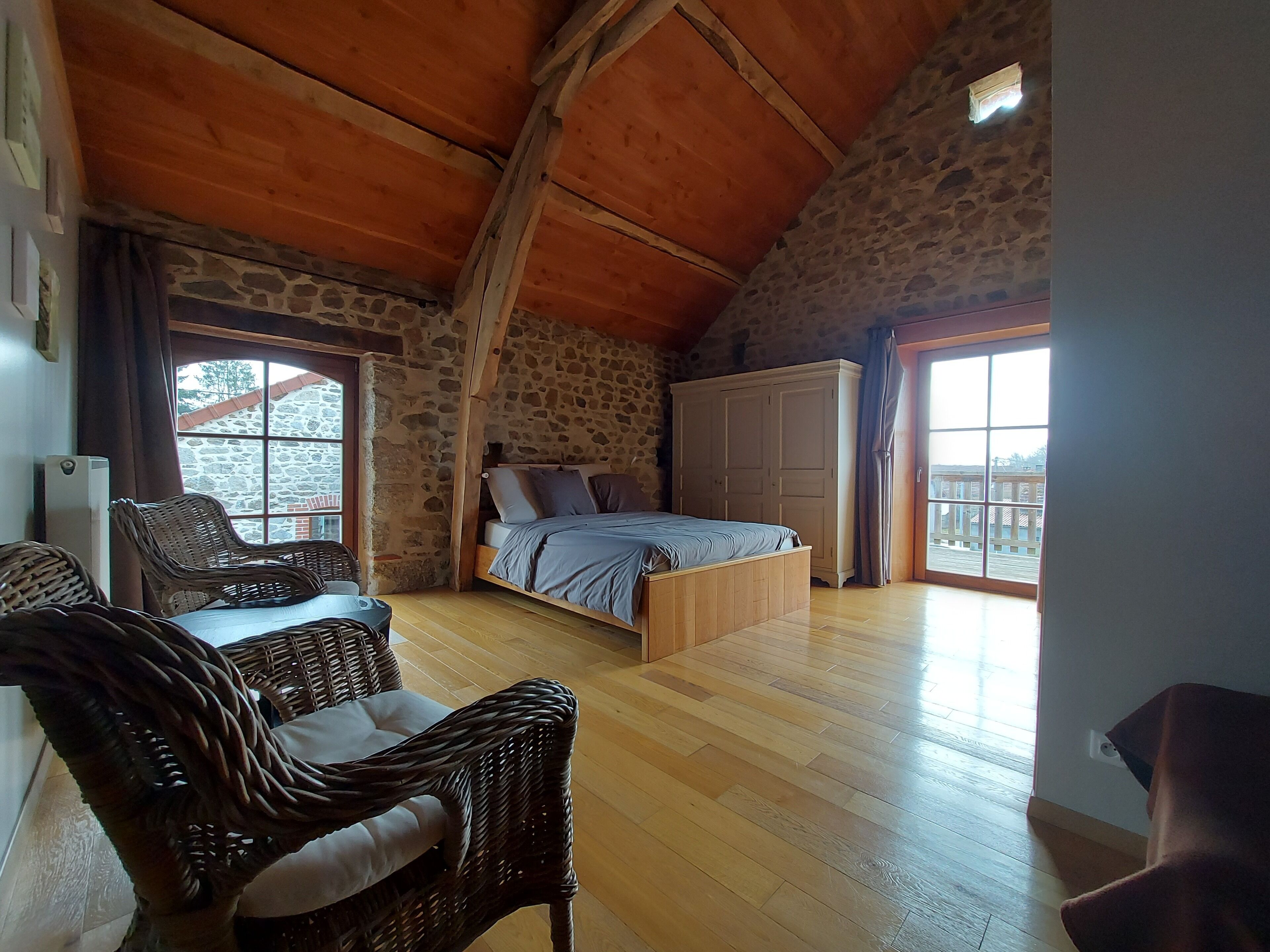 9 camere, ferro/asse da stiro, culla da viaggio, Wi-Fi gratuito