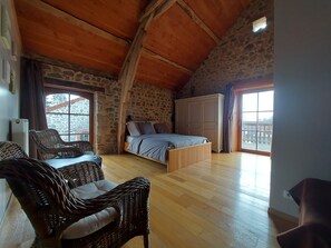 9 bedrooms, iron/ironing board, travel cot, free WiFi