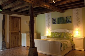 9 habitaciones, tabla de planchar con plancha y cuna de viaje