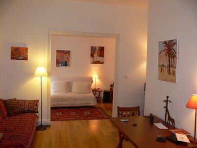 Paris XV large Vaugirard metro studio near the Parc des Expositions