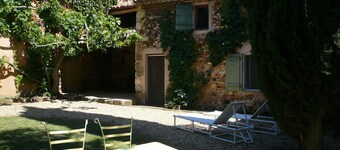 Ă
terstÀllt gammalt hus, lugn, vacker miljö.