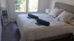 4 bedrooms, iron/ironing board, WiFi