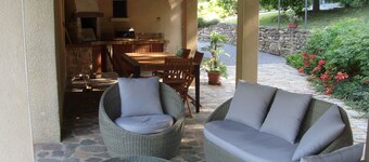 Quiet, restful house with private pool in a tourist area