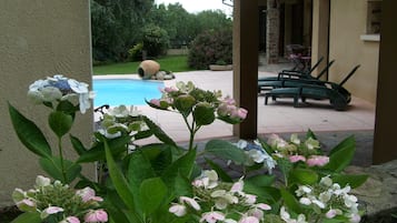 Piscina all'aperto, una piscina riscaldata