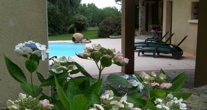 maison au calme et reposante avec piscine privative dans une région touristique