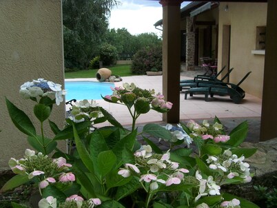 Quiet, restful house with private pool in a tourist area