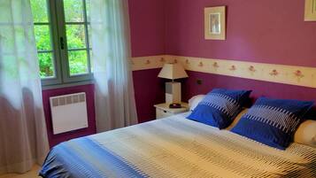 3 chambres, fer et planche à repasser, Wi-Fi gratuit, draps fournis