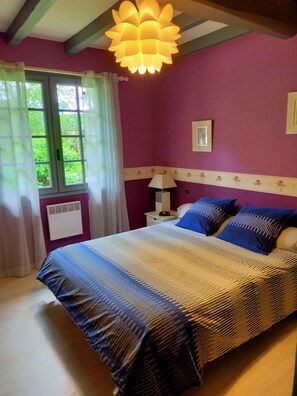 3 bedrooms, iron/ironing board, free WiFi, bed sheets