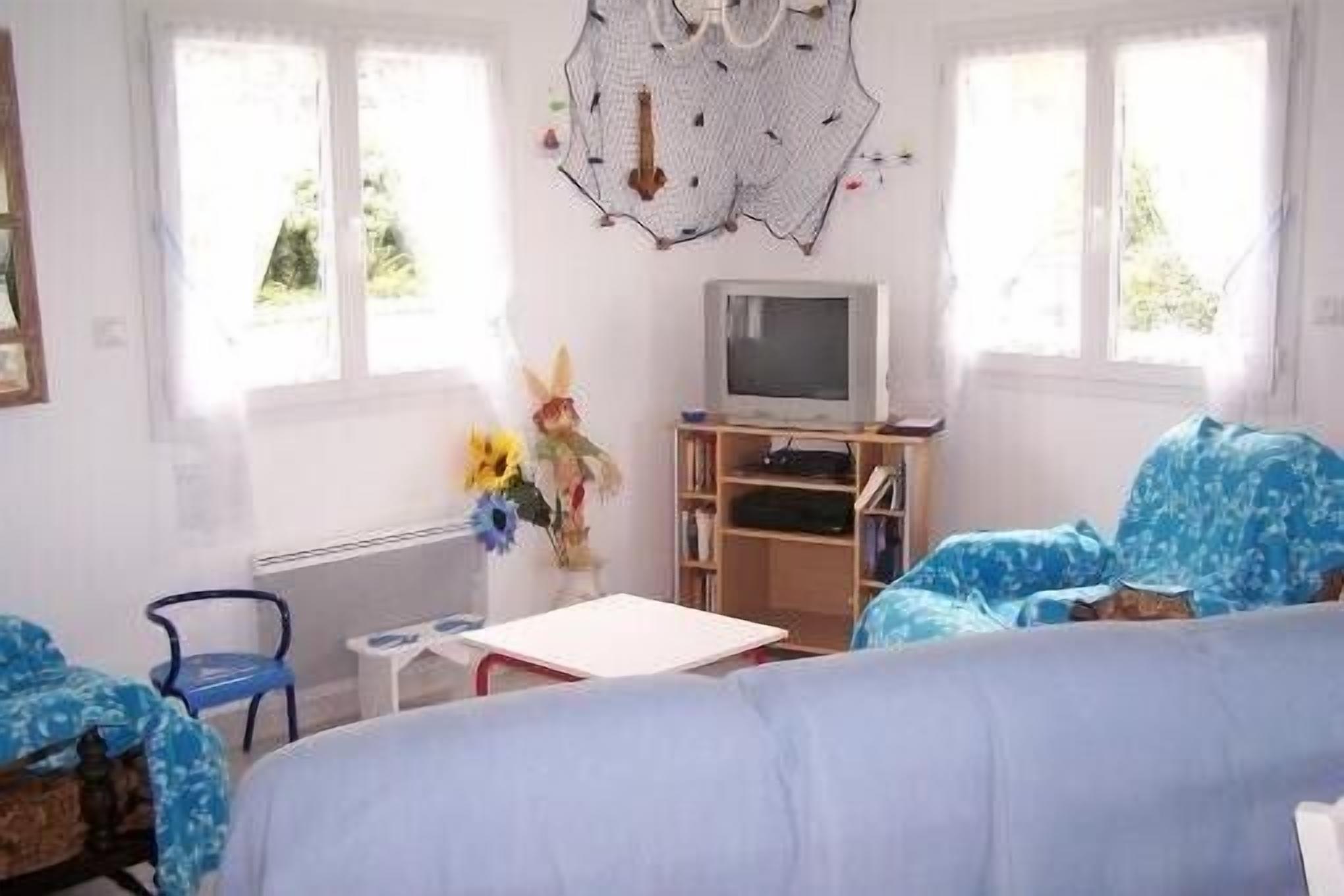 Pretty Contemporary Single Storey House 300 Meters From The Beach