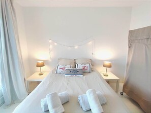 4 bedrooms, iron/ironing board, travel cot, WiFi - Villa Bellevue - Anglo-Norman seafront house (Ouistreham)