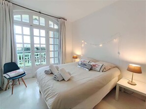4 bedrooms, iron/ironing board, travel cot, WiFi