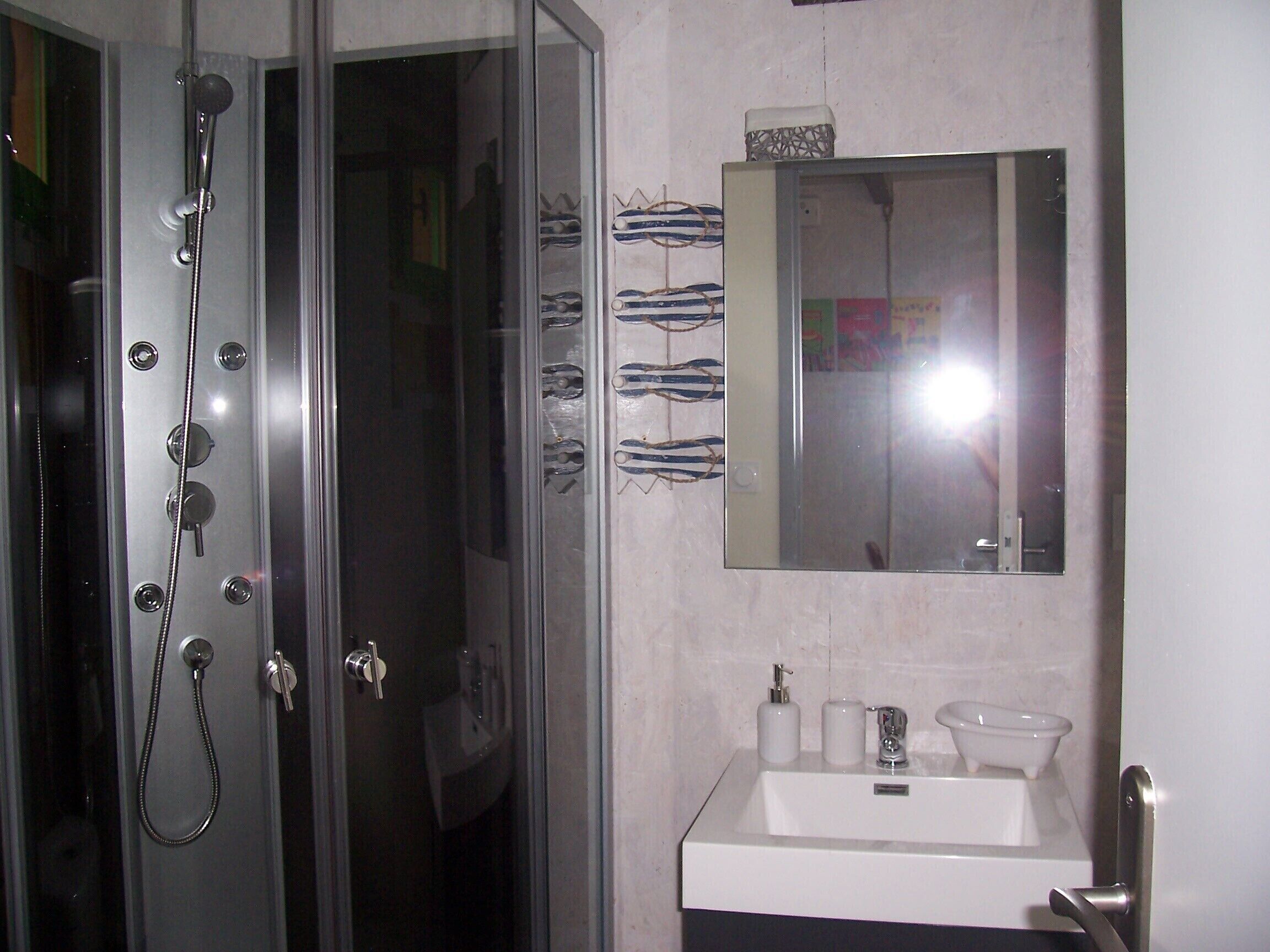 Typical chalet oyster hut for 4 people