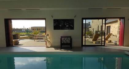 Ferienhaus in einem alten renovierten Bauernhof - Hallenbad und Spa im Nebengebäude