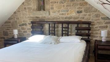 1 bedroom, iron/ironing board, free WiFi