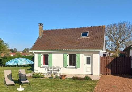 Modern vakantiehuis: beveiligde tuin, privéparkeerplaats, WIFI, TV (3 pers)