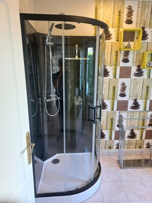 Shower, hair dryer, toilet paper - Peaceful retreat with garden, terrace, WiFi & private parking (3 guests) (Wailly-Beaucamp)