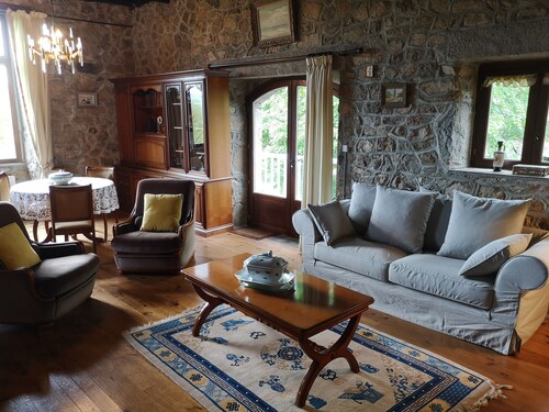 Täysi luonto, Aveyron Valley, kaunis Aveyron-talo