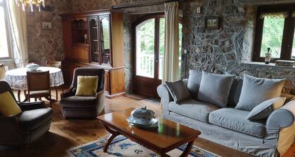 Täysi luonto, Aveyron Valley, kaunis Aveyron-talo