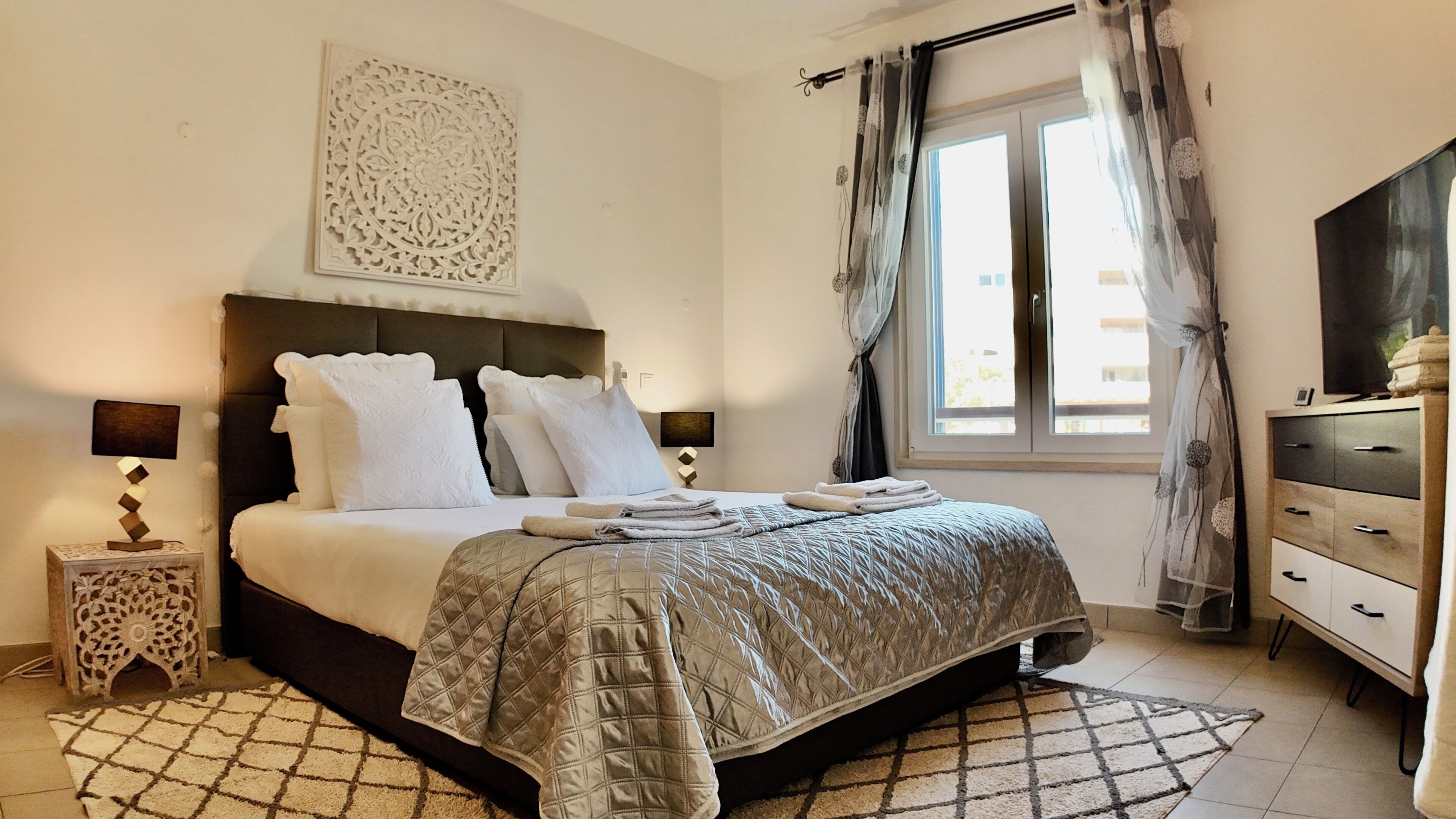 2 chambres, fer et planche à repasser, lit parapluie, Wi-Fi gratuit