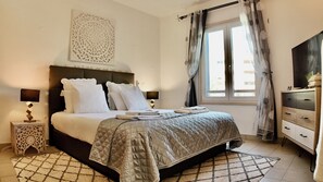 2 bedrooms, iron/ironing board, travel crib, free WiFi - Splendid apartment with covered terrace, shared pool, WIFI, Air-Cond (Lagos)