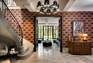 Unclassified image, 3 of 50, button - Great luxury at the foot of the Chateau (Carcassonne)