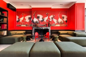 Interior - Great luxury at the foot of the Chateau (Carcassonne)
