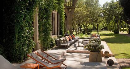 Great luxury at the foot of the Chateau