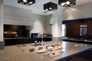 Fridge, microwave, oven, stovetop - Great luxury at the foot of the Chateau (Carcassonne)